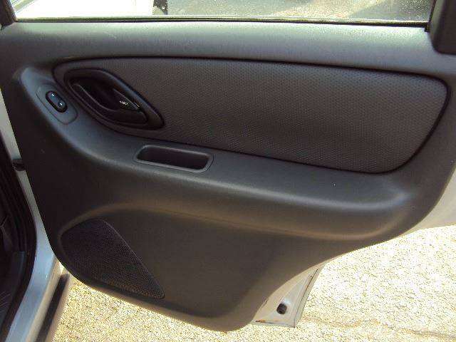 2005 Ford Escape XLS 4dr SUV